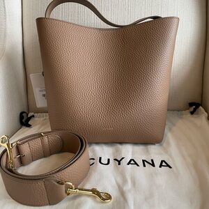 Cuyana Linea Bucket Bag in Cappuccino